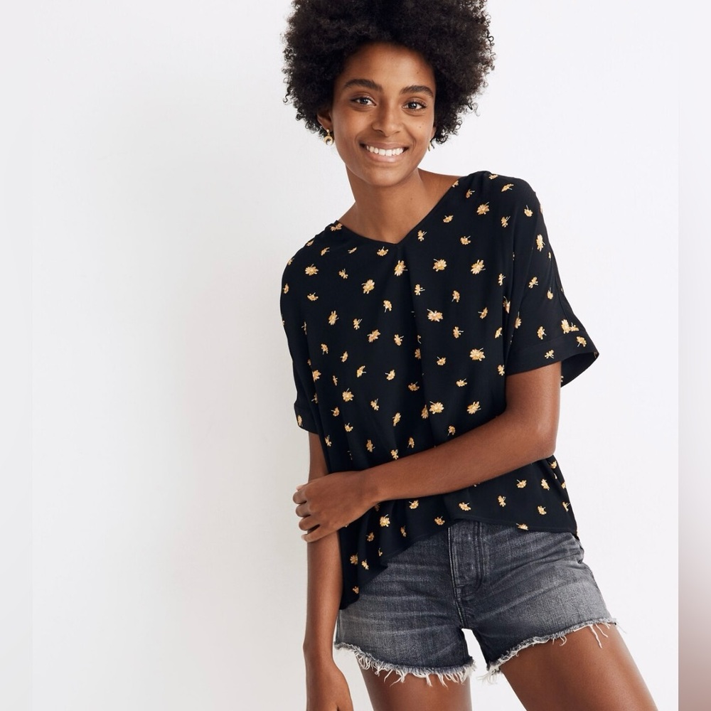 Madewell Drapey V-Neck Button-Back Top in French Daisies Small black floral
